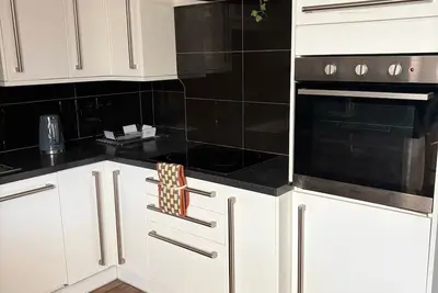 Image de Spacious 3 bedroom house/Free parking/ 10 mins from train station