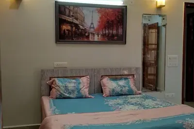Image de Luxurious3BHK+Large Hall+4 Beds+4 Bathrooms+Wifi+Parking+Lift+Metro+PetFriendly