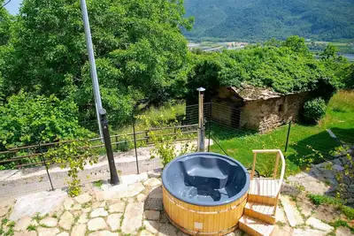 Image de Maison de vacances privée avec bain à remous, Wifi, Tv, patio, vue panoramique, parking