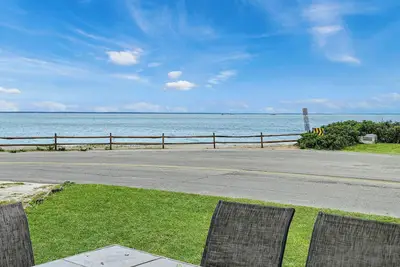 Image de New Listing! Wellfleet Harbor 3bd Cottage--Water Views, Steps to the Beach, A/C, Outdoor Shower
