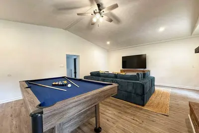 Image de 4bd  & 3ba Mediterranean Oasis w/ Pool, Bbq & Game Room. 10 miles to Ft. Benning