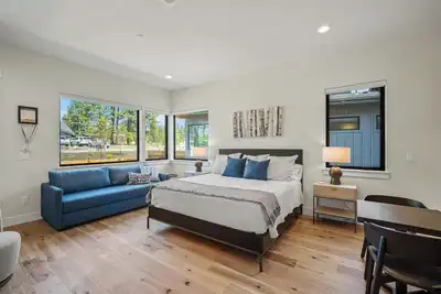 Image de Designer Forest Studio with Access to Forest House