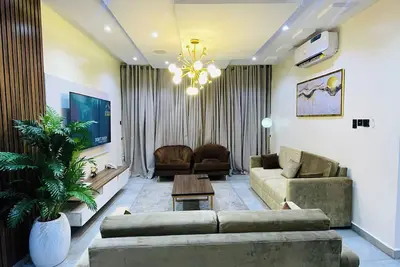 Image de 3-bedroom apartment with WiFi, Ac in Lekki phase 1 -Sunninghill