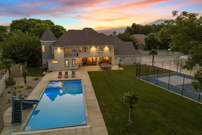 Image de The Country House: 9 Miles to Sand Hollow, Huge Private Pool, Parking for 13!
