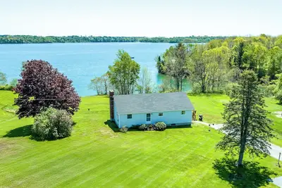 Image de Swim, Kayak & Relax in Coastal Comfort from this Charming, Pet-Friendly Home