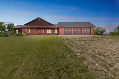 Image de New! Lakeside 4br Retreat | Private, Peaceful & Scenic