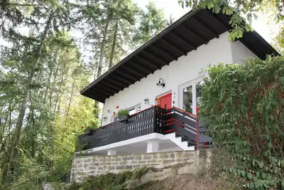 Image de Charming Cottage, fully equipped on private road/hiking trail in mature forest.