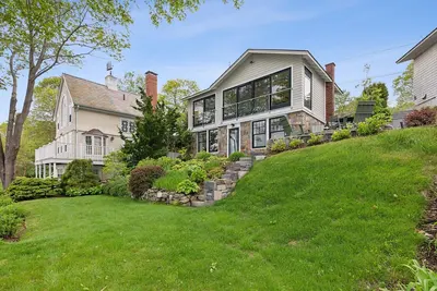 Image de Stylish Waterfront Hideaway for 4 | Stunning Views | Walk to Beach & Town