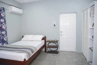 Image de Charming apartment with WiFi and Ac in peaceful Golden Vale