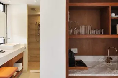 Image de Enjoy a wonderful, relaxing stay in the heart of Cabo San Lucas. One/Two bedroom