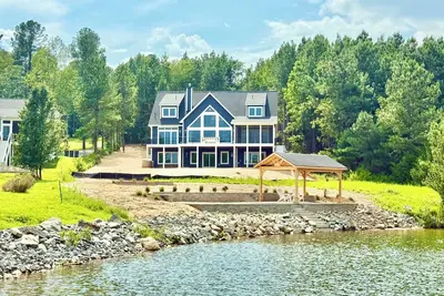 Image de New 7 Bedroom-6 Masters-Waterfront + Water Views & Hot-Tub