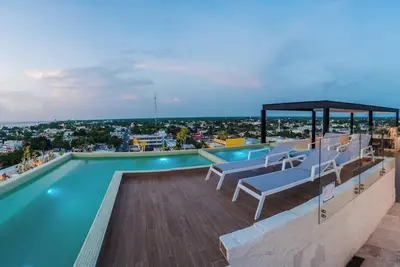 Large condo, sleeps 5