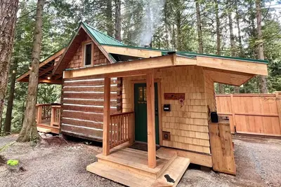 Image de Bigfoot’s Bungalow | Fire Pit-Woodstove-Large Deck