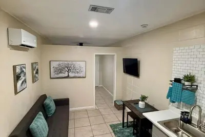 Image de Poinsettia Place at the heart of Tampa