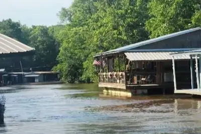 Image de Houseboat on Poticaw Bayou! !