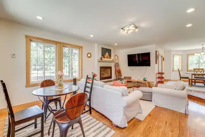 Image de 5 Mi to Northstar Resort! Family Home w/ Hot Tub