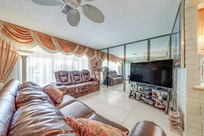 Image de 4 Mi to Hard Rock Stadium: Miramar Home w/ Bbq!