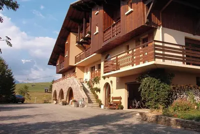 Image de Appartement 'Le Lachat' avec vue sur les montagnes, terrasse partagée et Wi-Fi