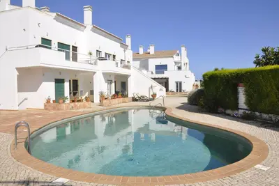 Image de 5 minute walk to beach, Sea Daisy Apartment with pool, in an authentic village