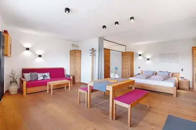 Image de Studio 'Röfen Mittelröfen' avec vue sur les montagnes, terrasse partagée et Wi-Fi