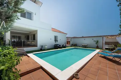 Villa 'La Casona Lujo Y Relax' avec piscine privée, Wi-Fi et climatisation
