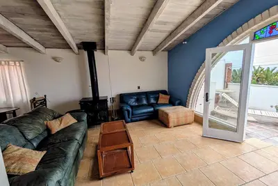 Image de Beach house - surfers, families, and pet friendly