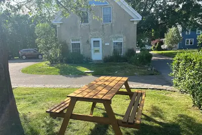 Image de Charming 2 Bedroom, 2 Bath, Coastal Carriage House in Marblehead