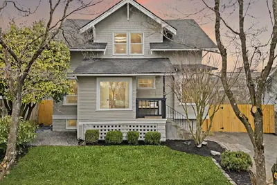 Image de Spacious 5-bedroom house in charming Tacoma with WiFi, Ac, Hottub, firepit!