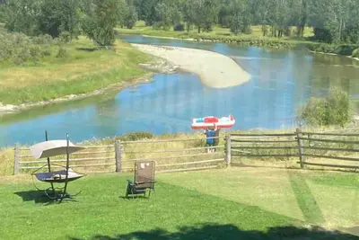 Image de Hidden Gem Oasis \nA peaceful, beautiful spot on the Shuswap River, pet-friendly,