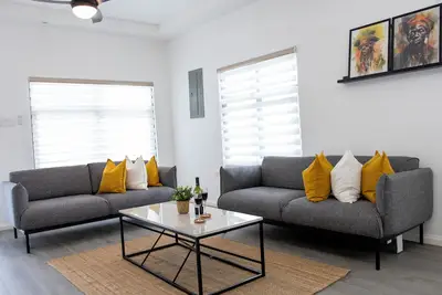 Image de 3-bedroom home with Hot water, Starlink WiFi, Ac, 24 hour security in Ocho Rios