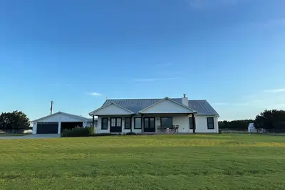 Image de Hill Country Tranquility - 3 bedroom Farmhouse in Bertram on a cattle farm