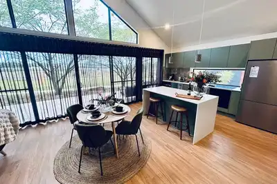 Image de Cascade - Luxe 2-bedroom villa at Small Batch Brewery & Hop Farm on 40 acres