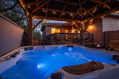 Image de Epic Games and Views! Hot Tub + Walk to Trails