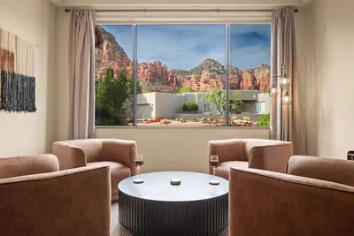 Image de Desert Oasis w/ Lush Backyard + Walk to Trails