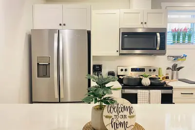 Image de *New*Cozy Basement Suite*Central Location*Sleep 4