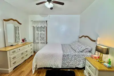 Image de Charming 2-bedroom apartment in Pleasant Blasdell with morning breakfast.