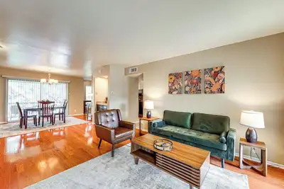Image de Balcony, Walk to Hospital: Condo in San Antonio