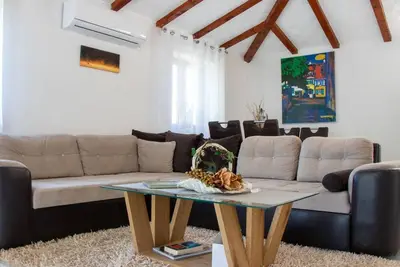 Image de Authentic Dalmatian Treasure Homes - House Stone