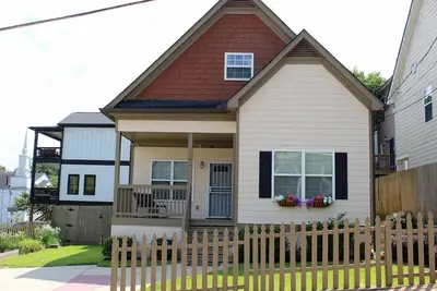 Image de 2. 5 Miles from the World Cup! Pets Welcome, Driveway Parking & $150 in Activities included!