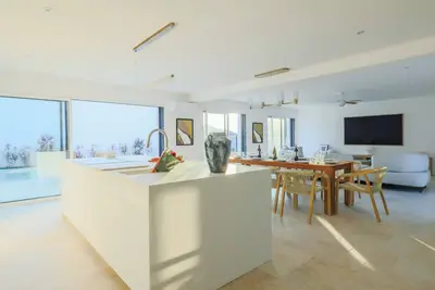 Image de Villa climatisée avec piscine chauffée, proche mer