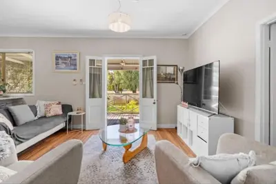 Image de Estuary cottage, tranquil for that much needed get away.