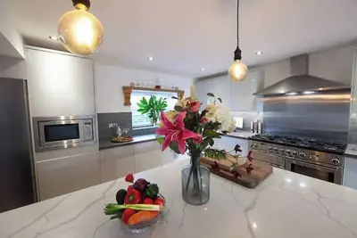 Stylish Norfolk Country House River/Large Garden & Koi