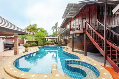 Villa de luxe emblématique avec piscine Royal Boat au nord de Pattaya