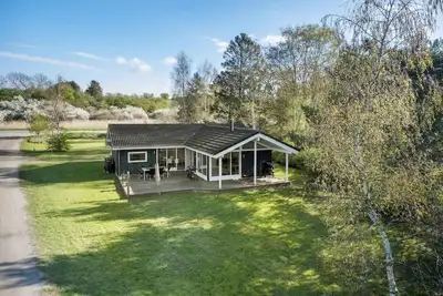 Image de Modern cottage in scenic natural setting