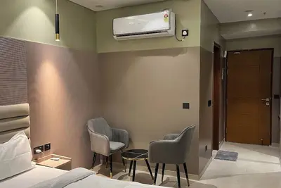 Image de The Elite Luxe;Escape to our elegant hotel room in Lucknow.