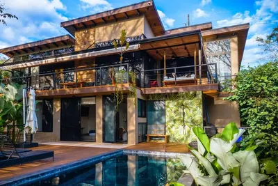 Image de Retreat in Atenas, Calle Coyoles. 4 bedrooms, kitchen, parking, pool, and jacuzzi.