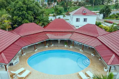 Image de Sevilla Retreat: pool/beach