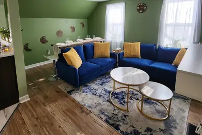 Image de This is a private second-floor suite with its own entrance.