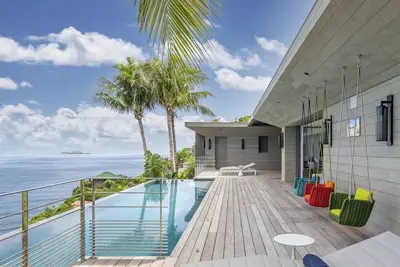 Ocean Breeze Villa With Private Pool