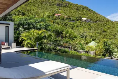 Image de Sleek Caribbean Home With Heated Pool